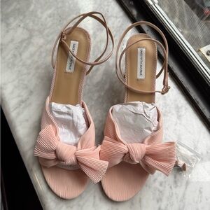 New never used Saks Fifth Ave  Women's Pink Bow Sandals with kitten heel.